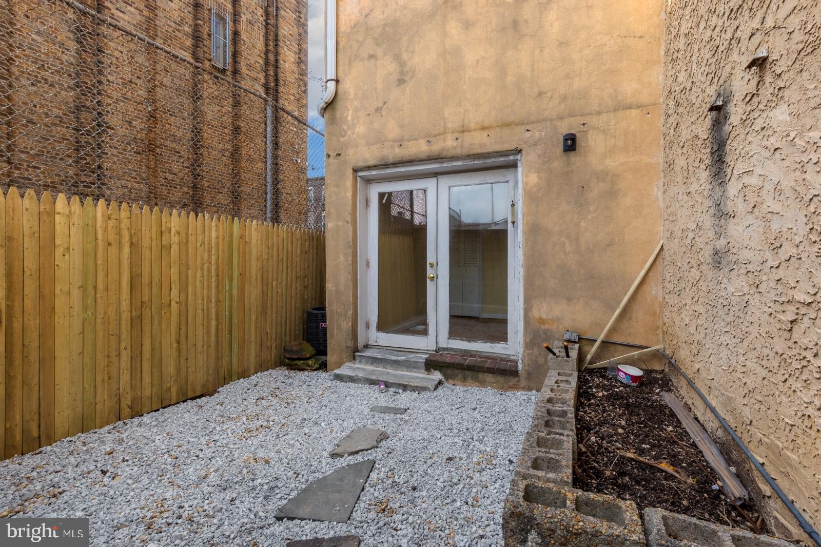 QUEEN VILLAGE - Residential Lease