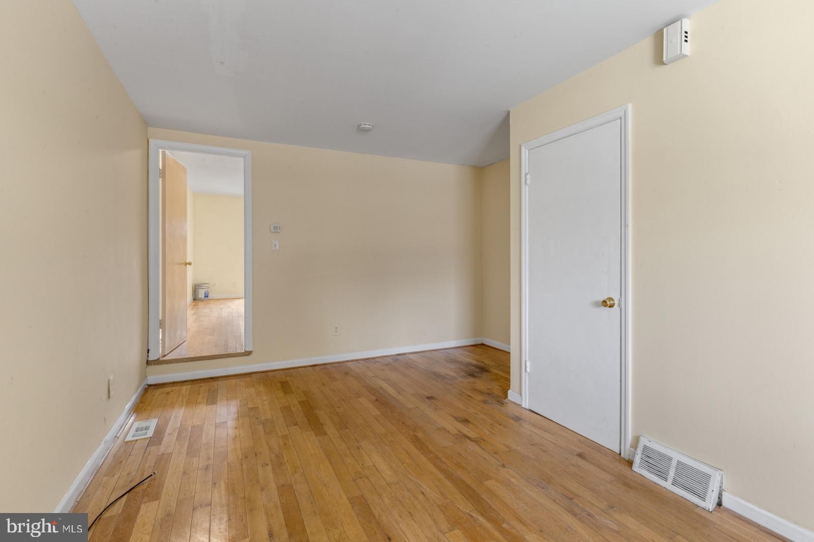 QUEEN VILLAGE - Residential Lease
