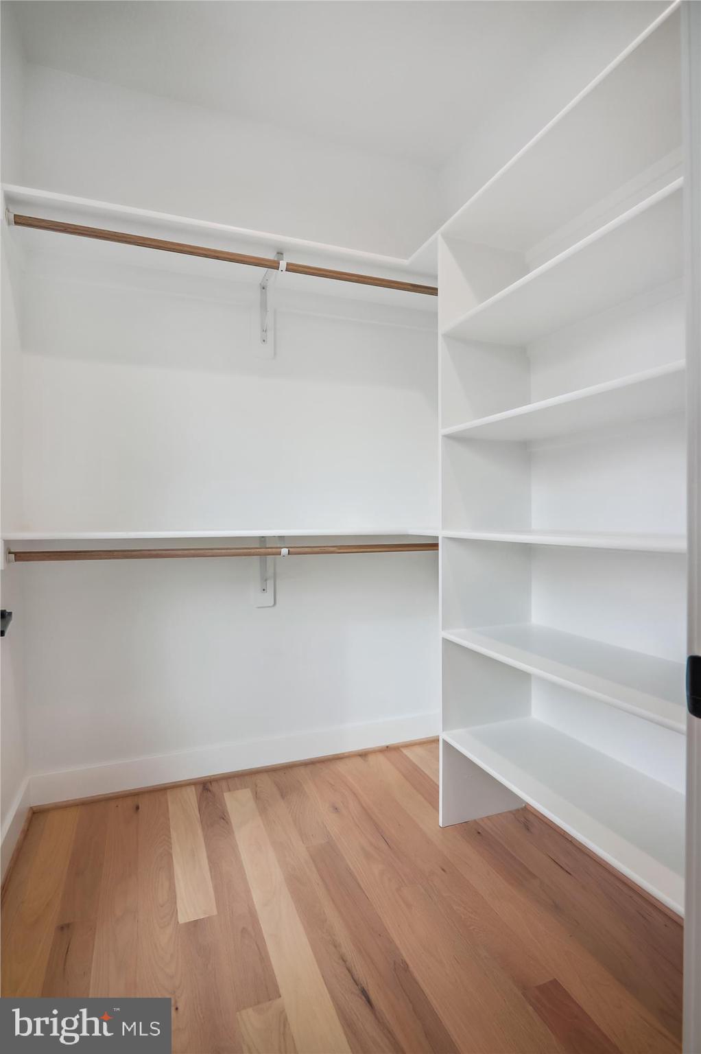 VIENNA WOODS - Residential