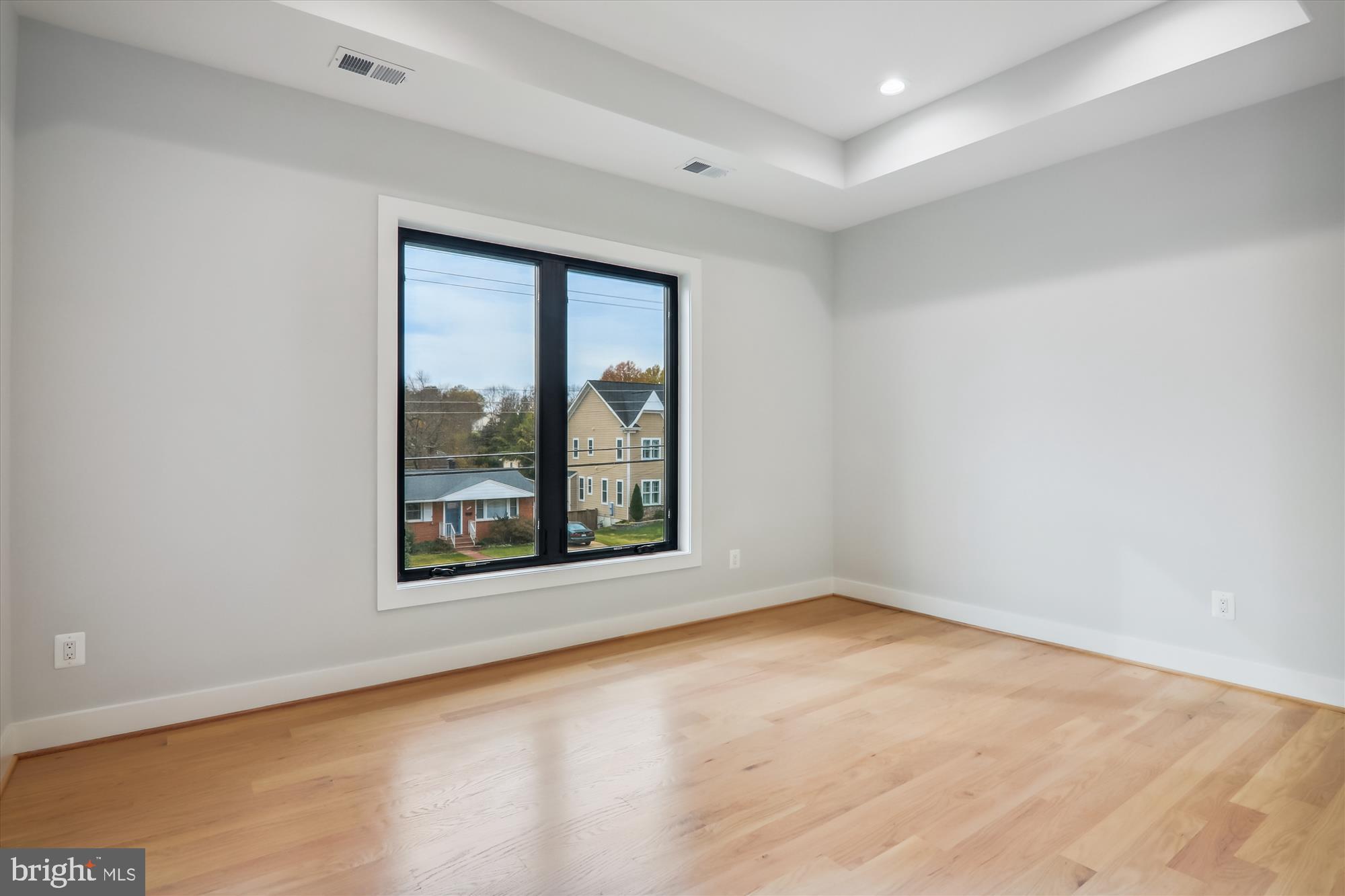 VIENNA WOODS - Residential