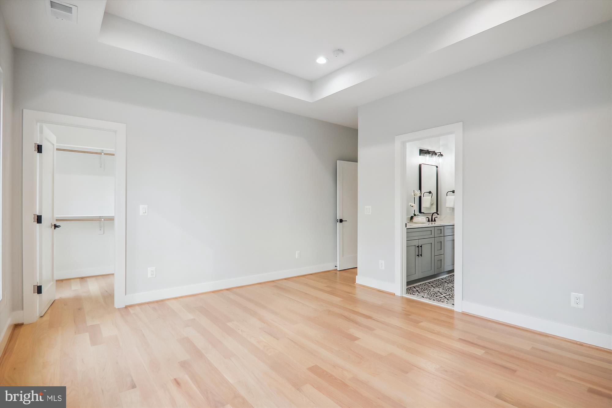 VIENNA WOODS - Residential