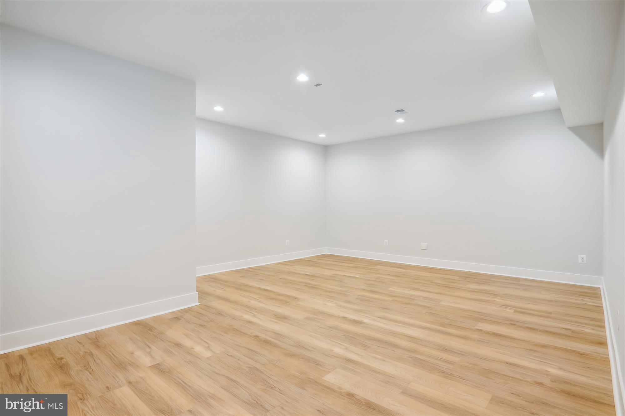 VIENNA WOODS - Residential