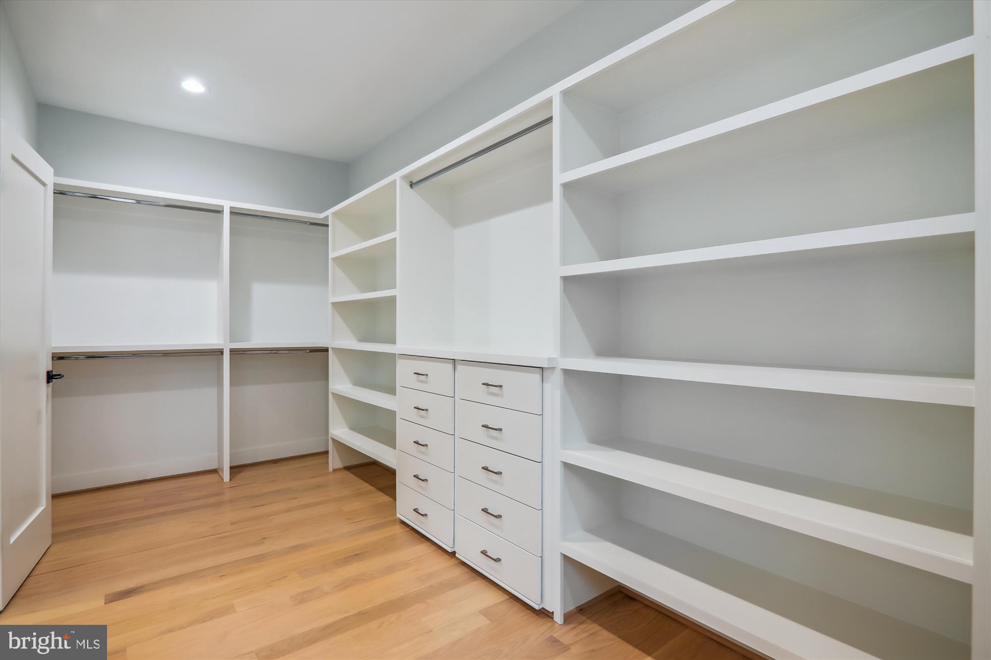 VIENNA WOODS - Residential