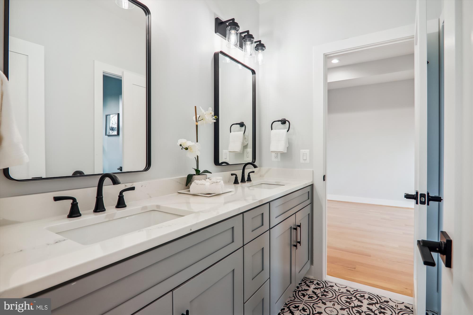 VIENNA WOODS - Residential