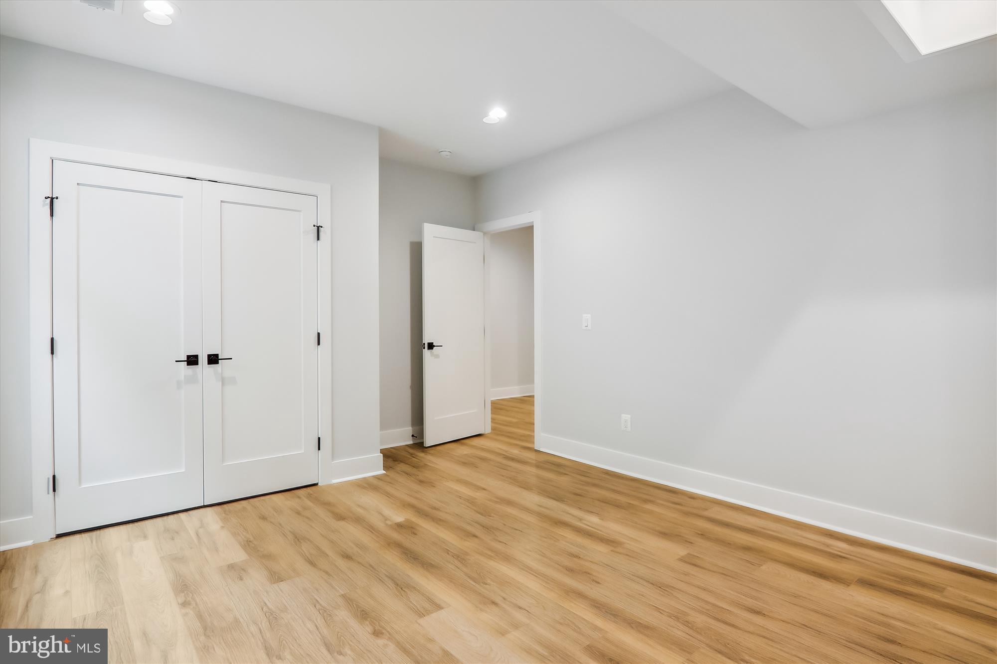 VIENNA WOODS - Residential