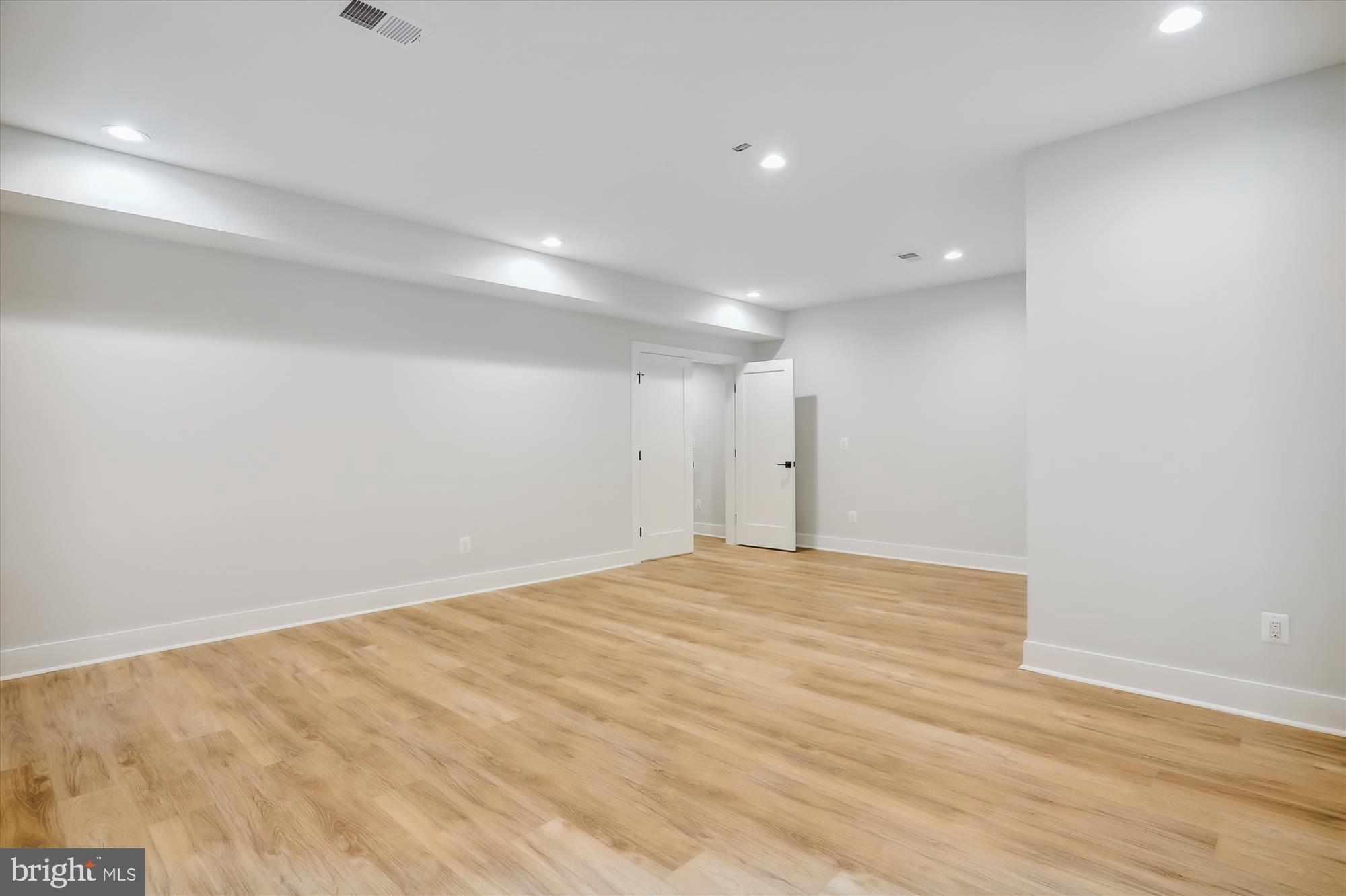 VIENNA WOODS - Residential