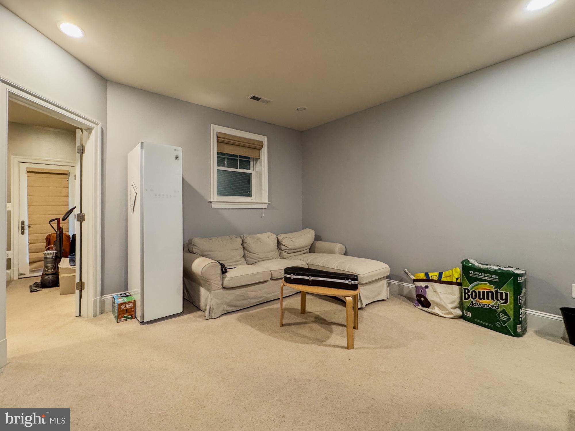 STOCKWELL MANOR - Residential Lease