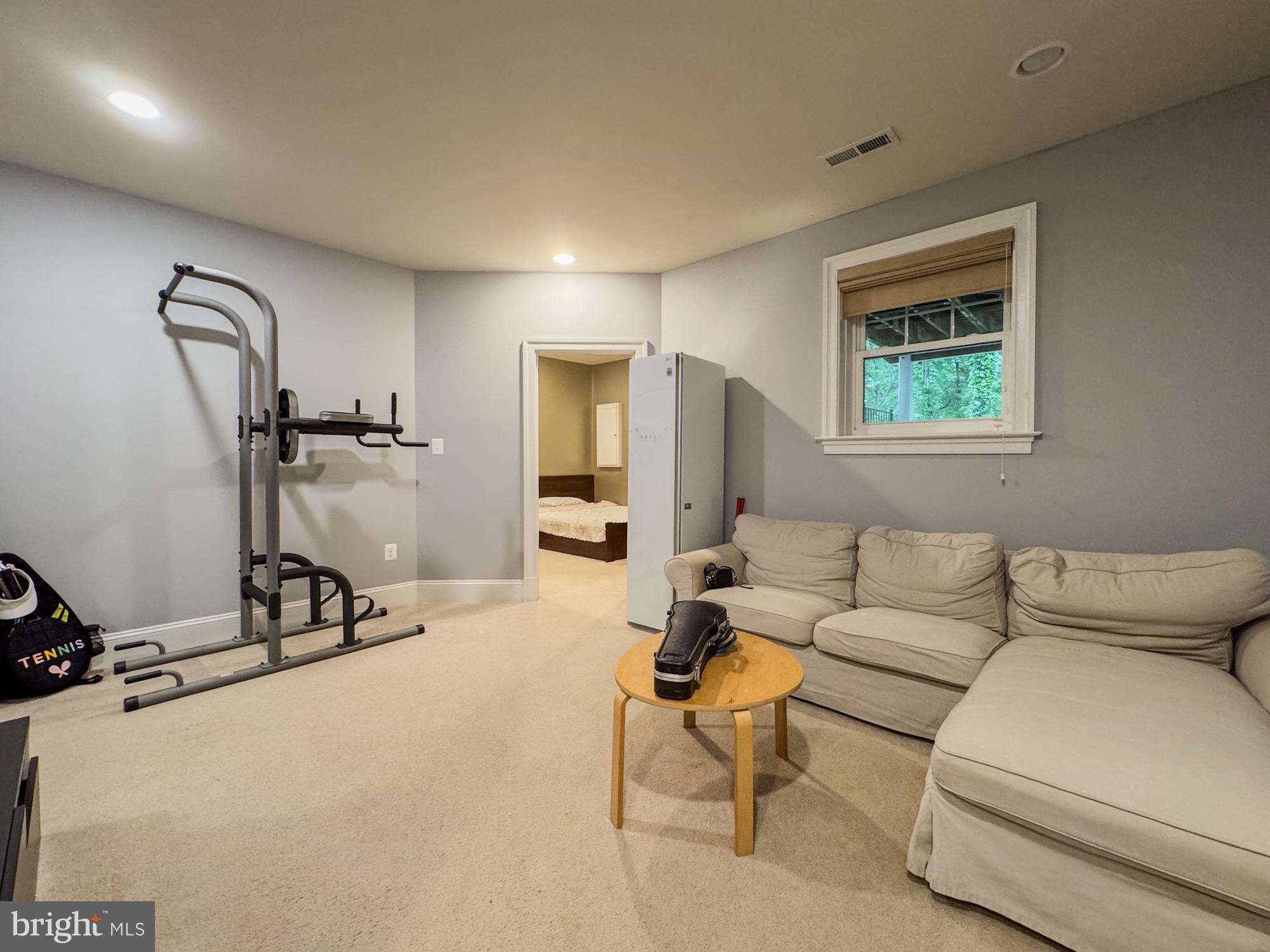 STOCKWELL MANOR - Residential Lease