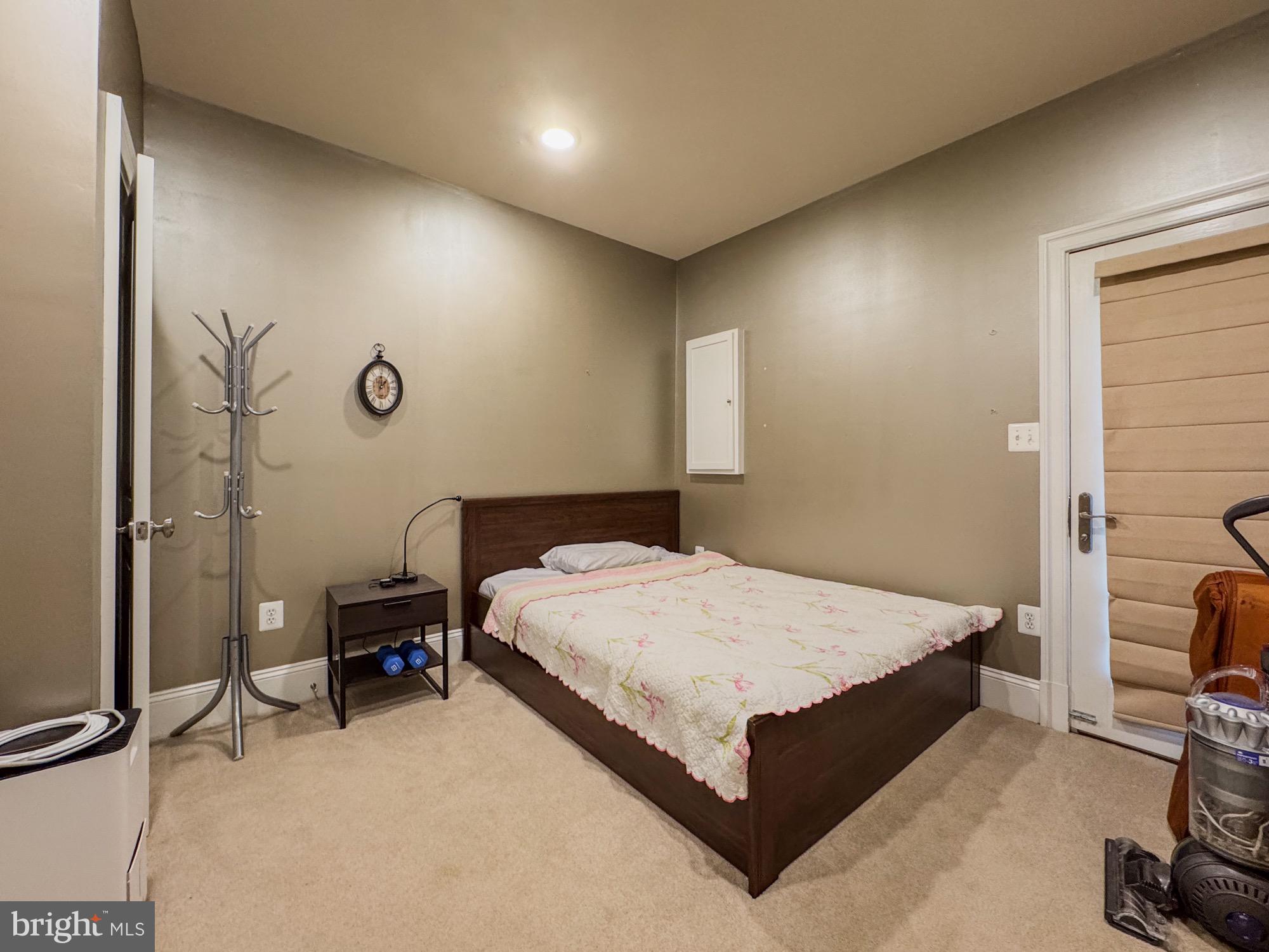 STOCKWELL MANOR - Residential Lease