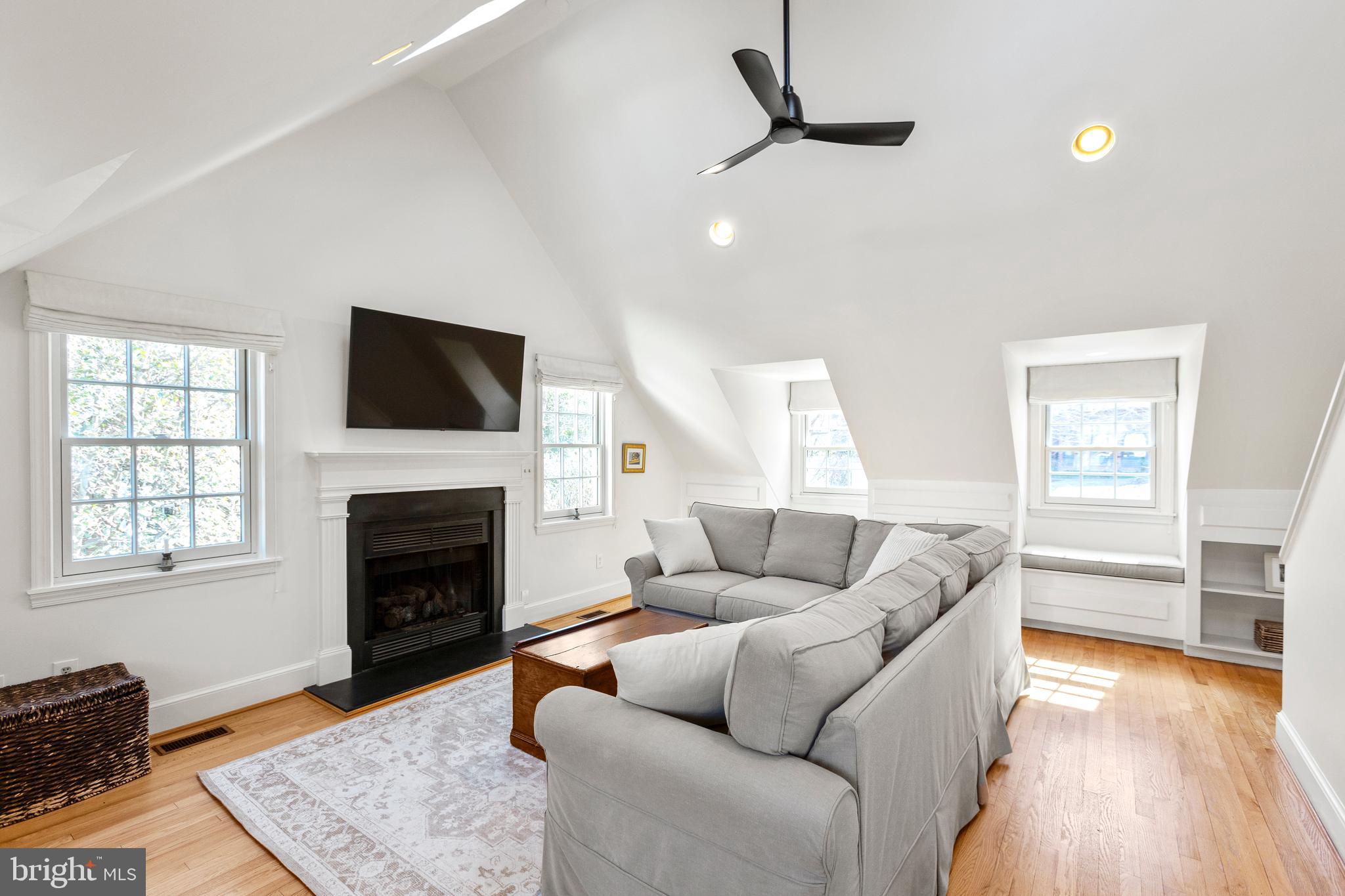 ROLLINGWOOD - Residential