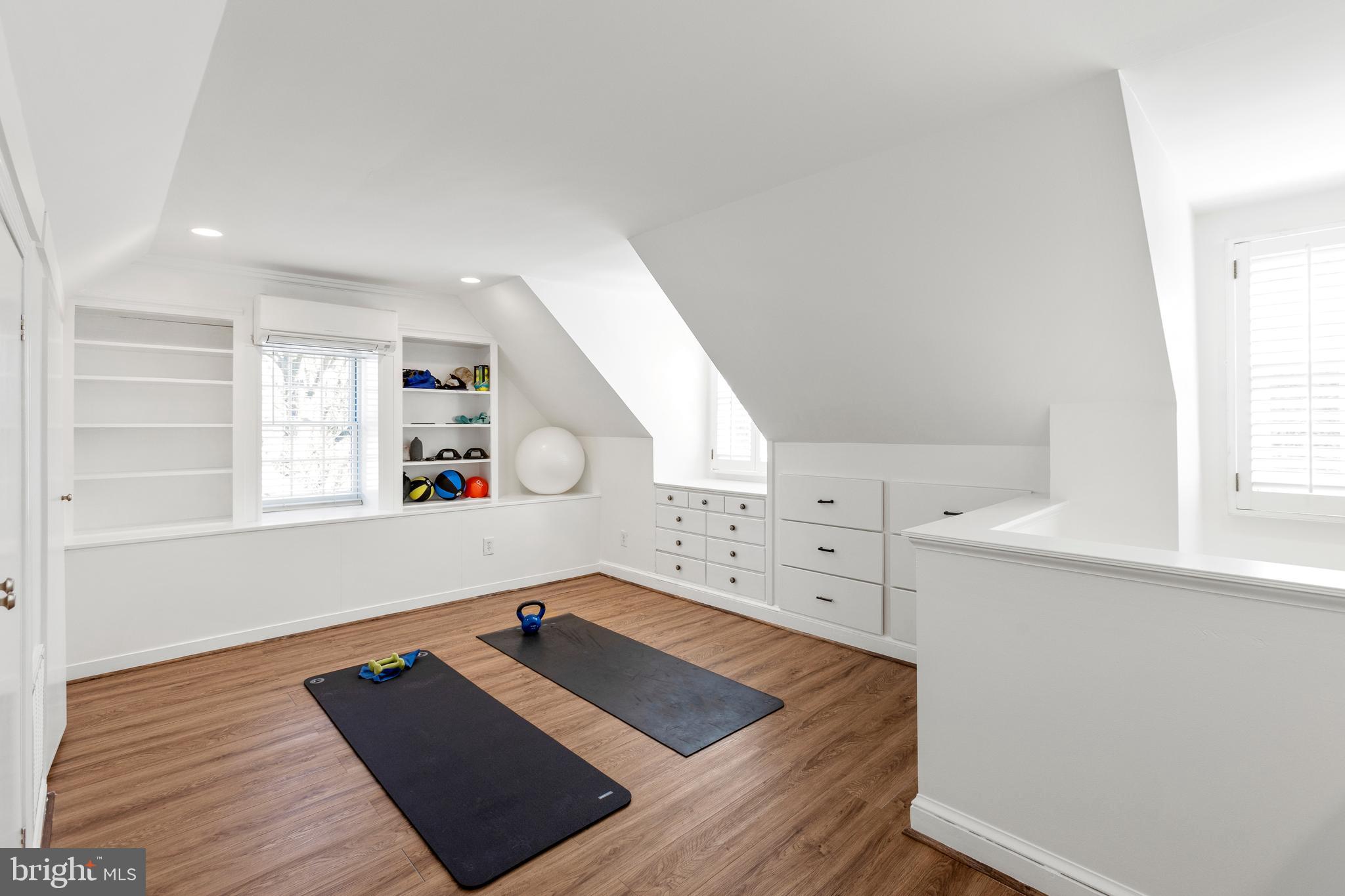 ROLLINGWOOD - Residential