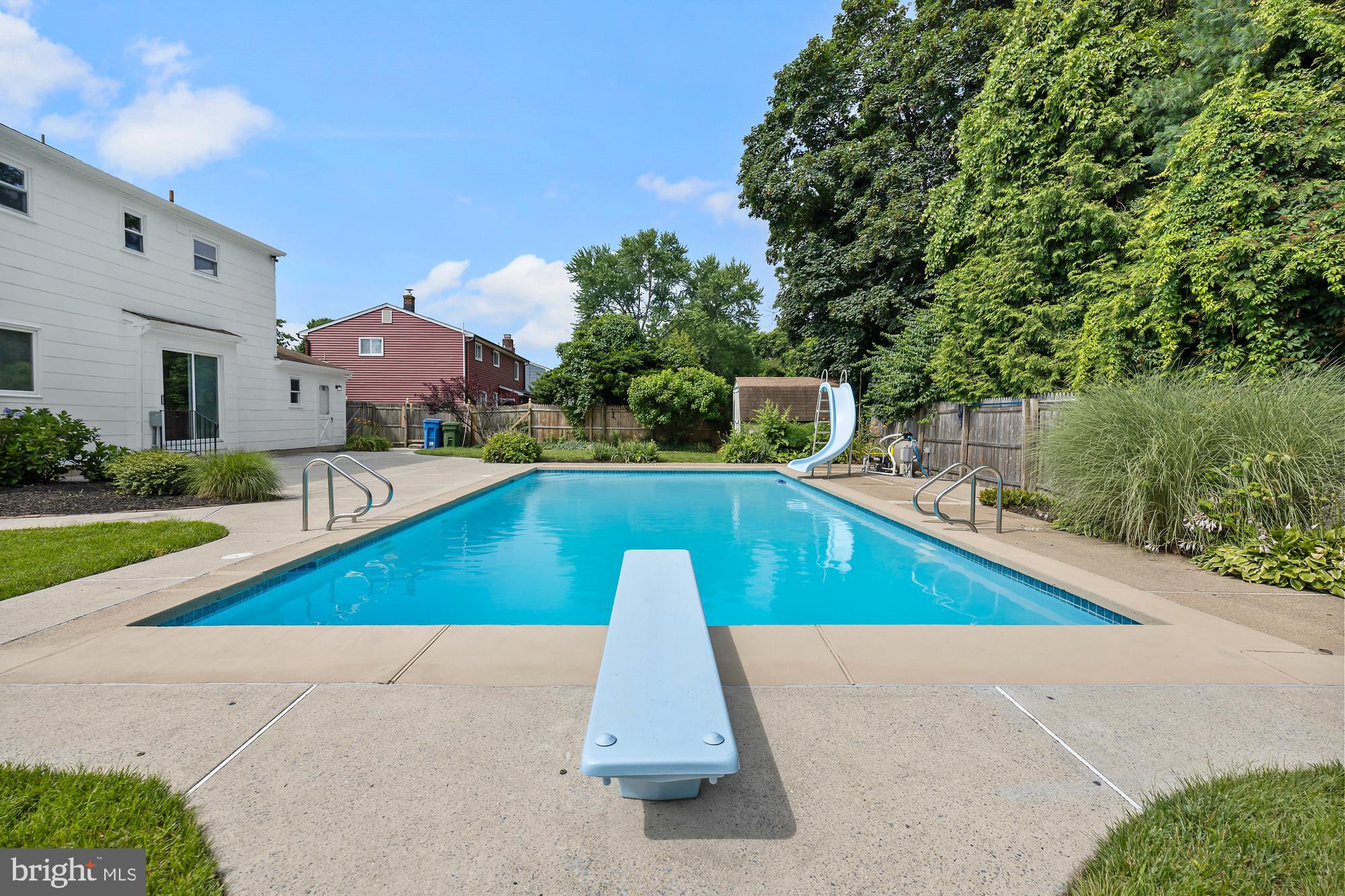 WILLOWDALE - Residential