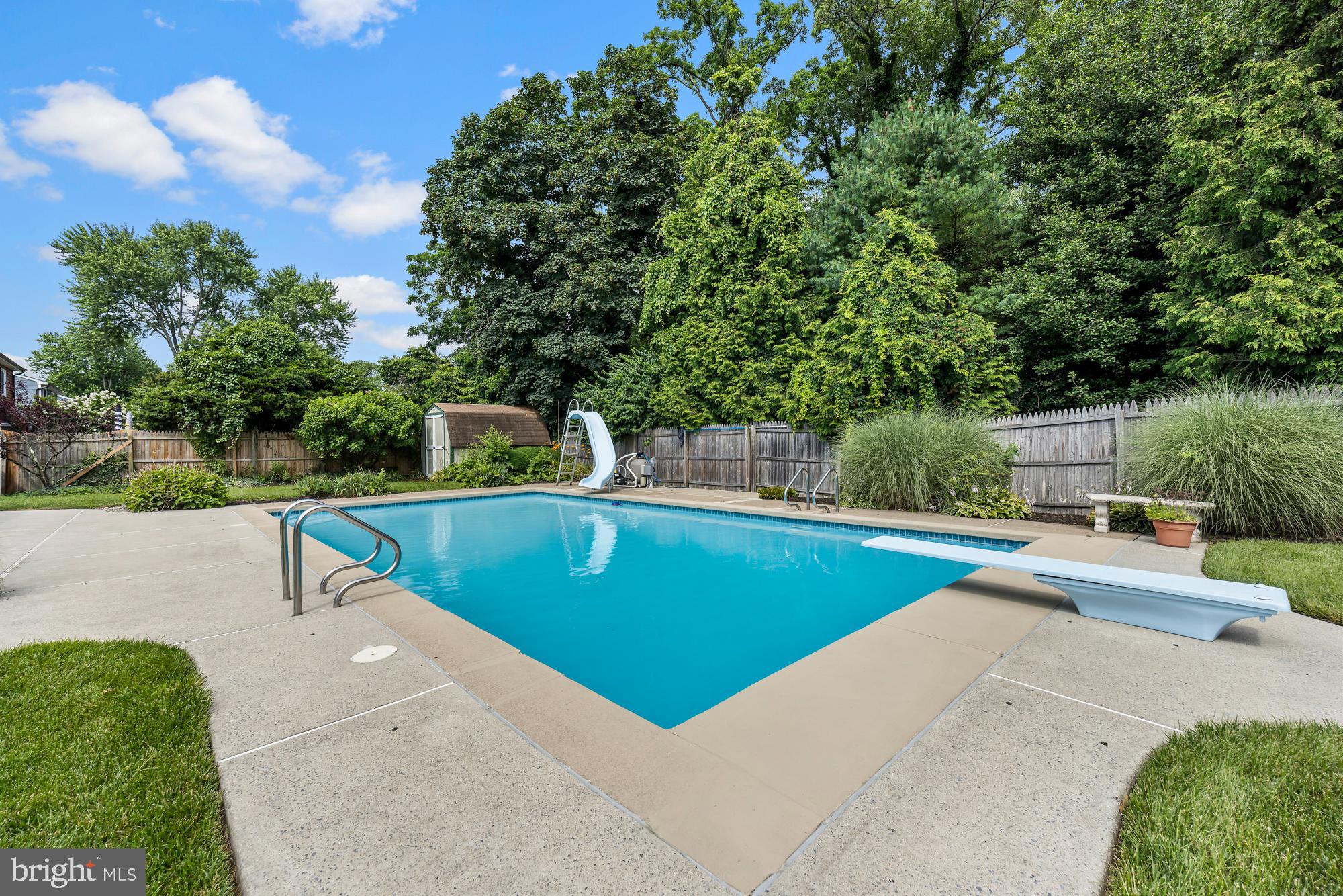 WILLOWDALE - Residential