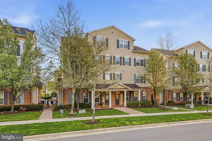 This beautifully maintained townhouse-style condo offers three spacious levels of comfortable living, complete with a convenient garage. Freshly painted throughout, the home feels bright and inviting, complemented by modern stainless steel appliances in the kitchen. Natural light fills the space, creating a warm and airy atmosphere. The generous master suite provides a relaxing retreat, featuring a luxurious soaking tub. Ideally located close to I-270 and Clarksburg Premium Outlets, this home combines style, comfort, and convenience.