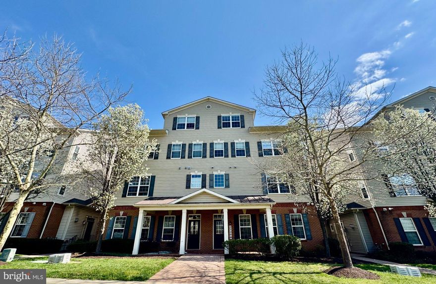 This beautifully maintained townhouse-style condo offers three spacious levels of comfortable living, complete with a convenient garage. Freshly painted throughout, the home feels bright and inviting, complemented by modern stainless steel appliances in the kitchen. Natural light fills the space, creating a warm and airy atmosphere. The generous master suite provides a relaxing retreat, featuring a luxurious soaking tub. Ideally located close to I-270 and Clarksburg Premium Outlets, this home combines style, comfort, and convenience.