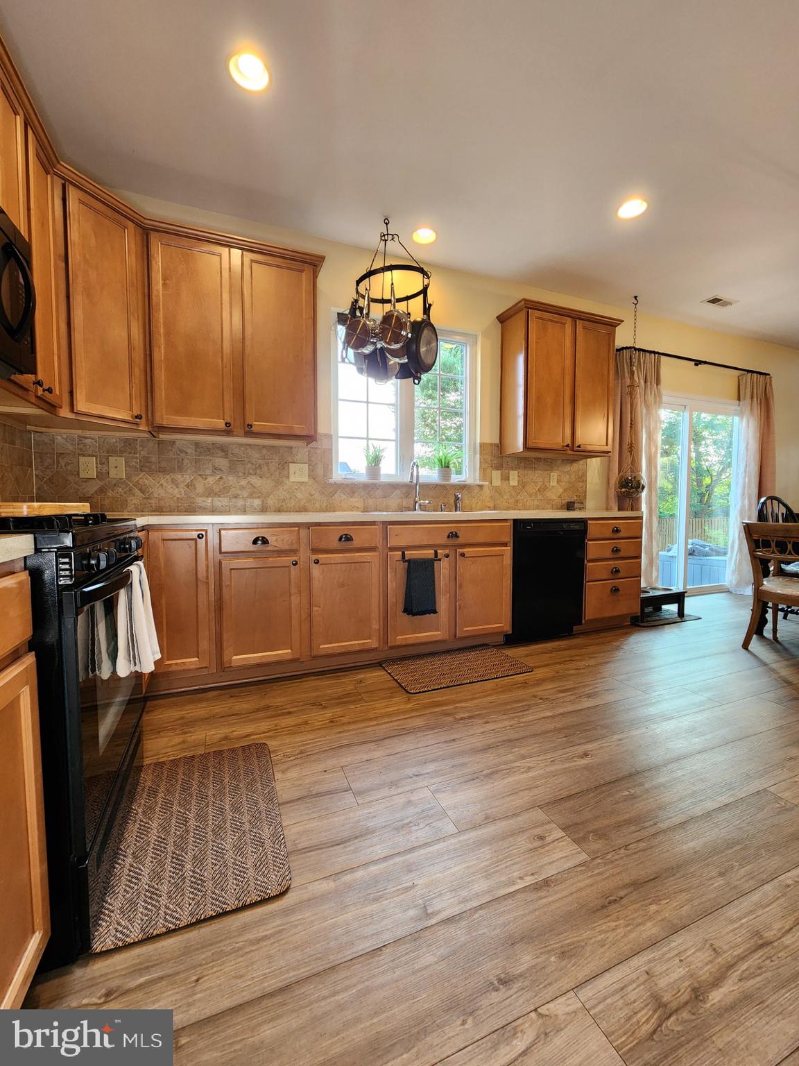 WAKELAND MANOR - Residential