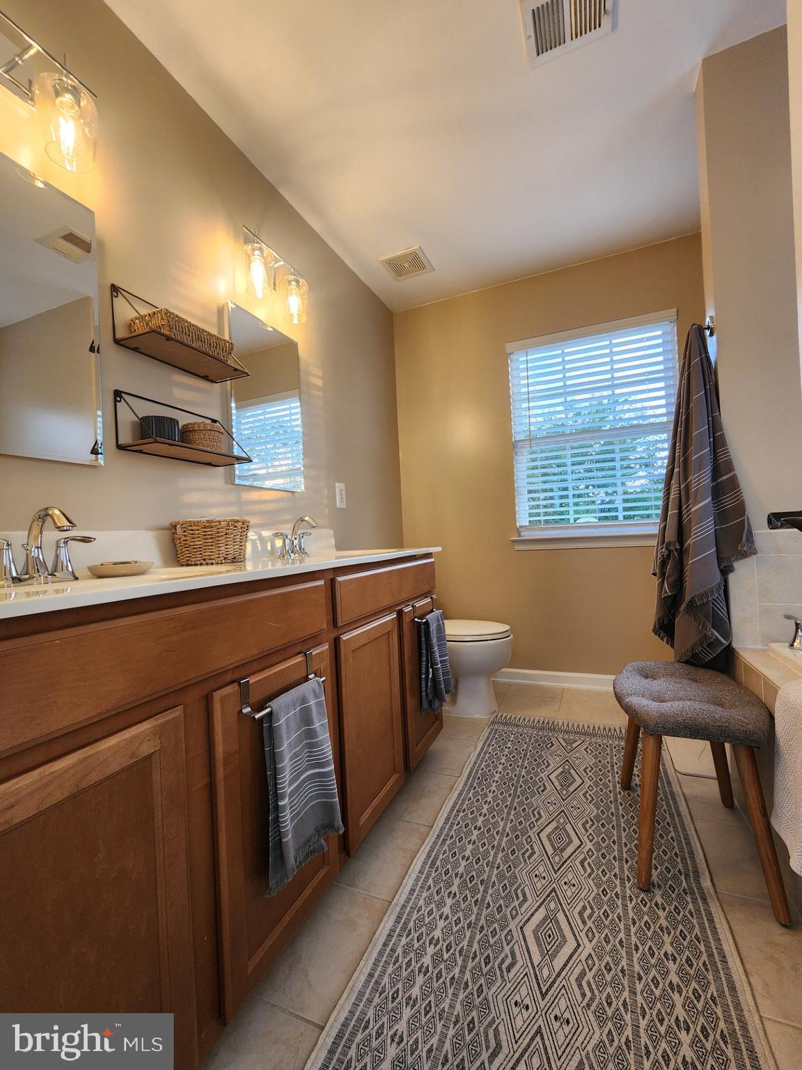 WAKELAND MANOR - Residential