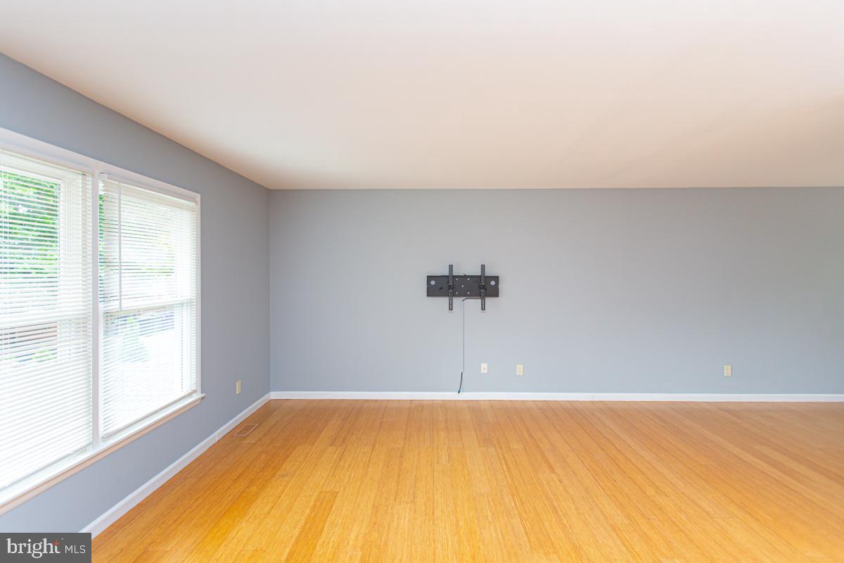 SOUTH ARLINGTON - Residential