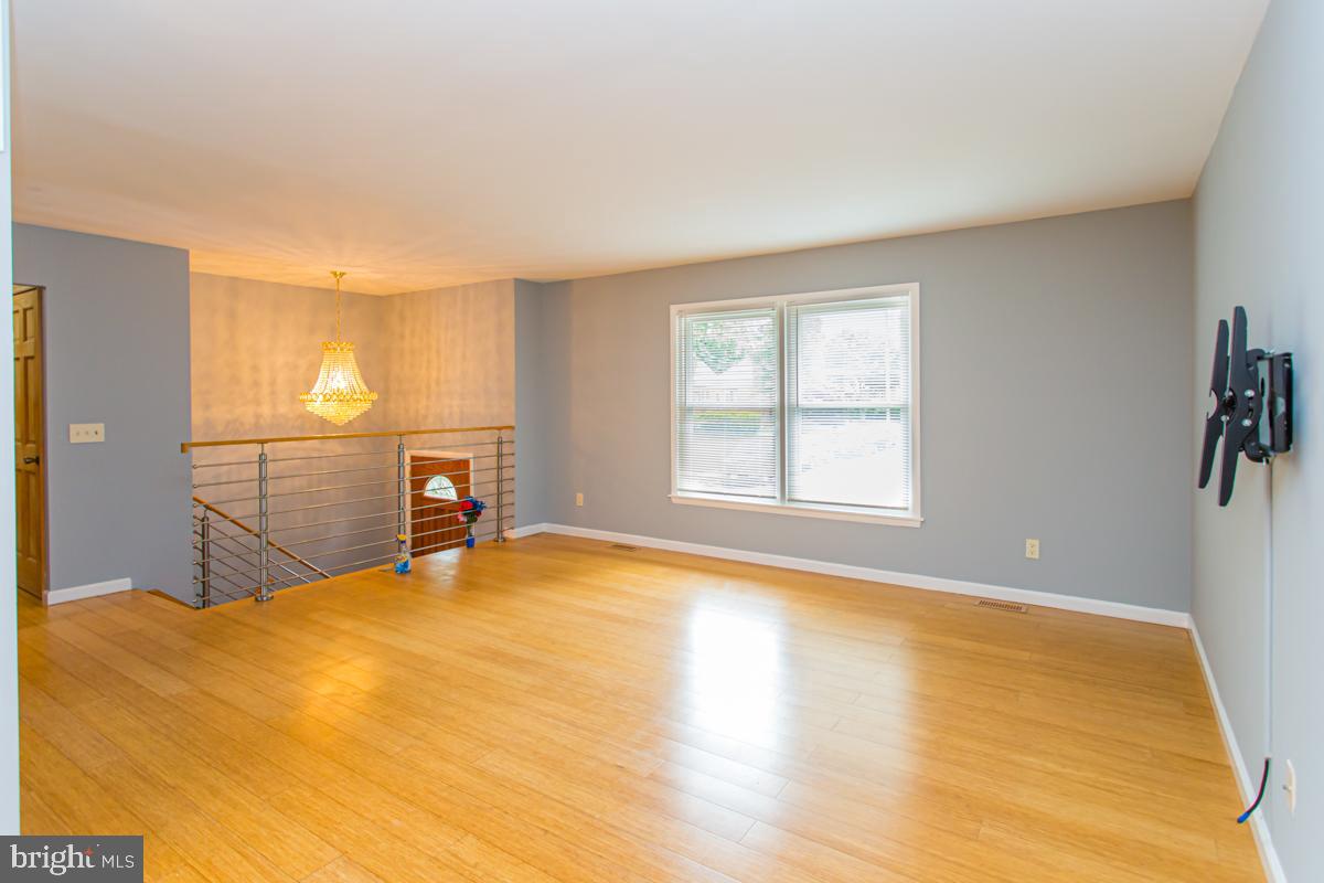 SOUTH ARLINGTON - Residential