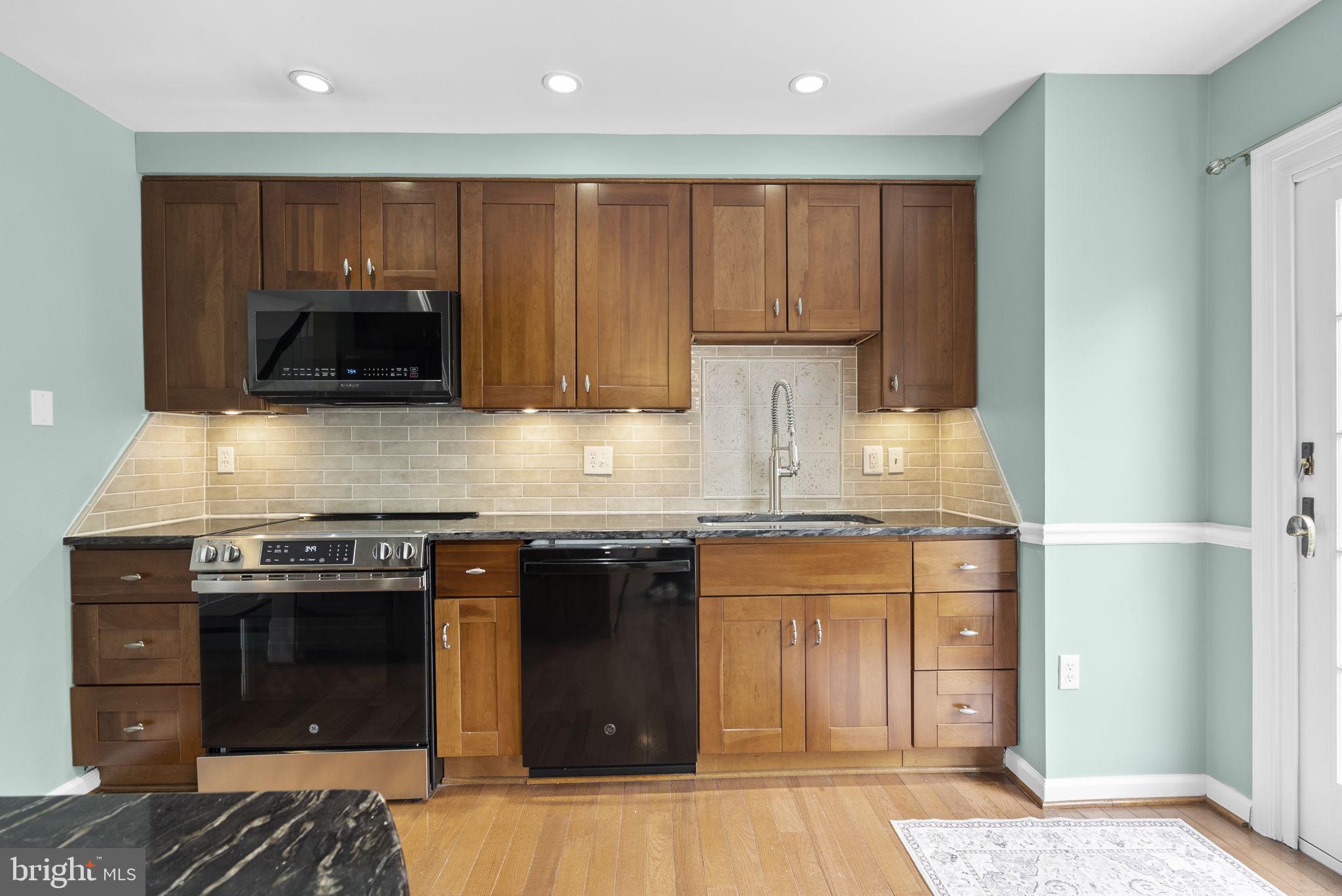 VALLEY STREAM ESTATES - Residential