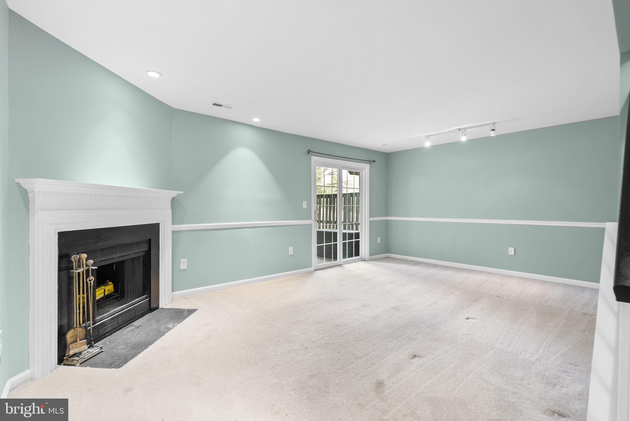 VALLEY STREAM ESTATES - Residential