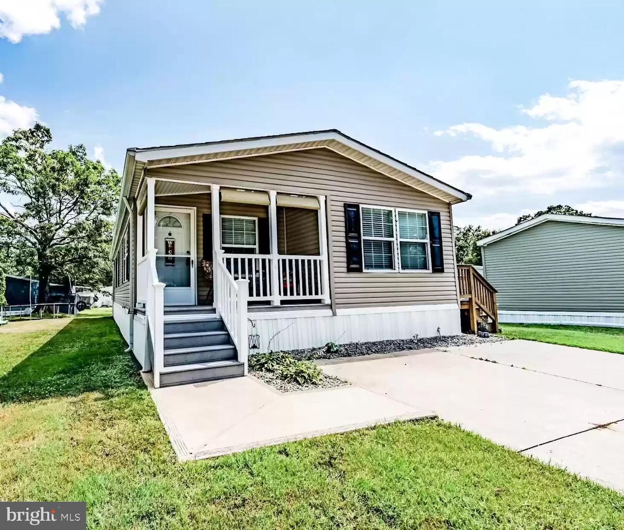 3501 HONEYSUCKLE LANE