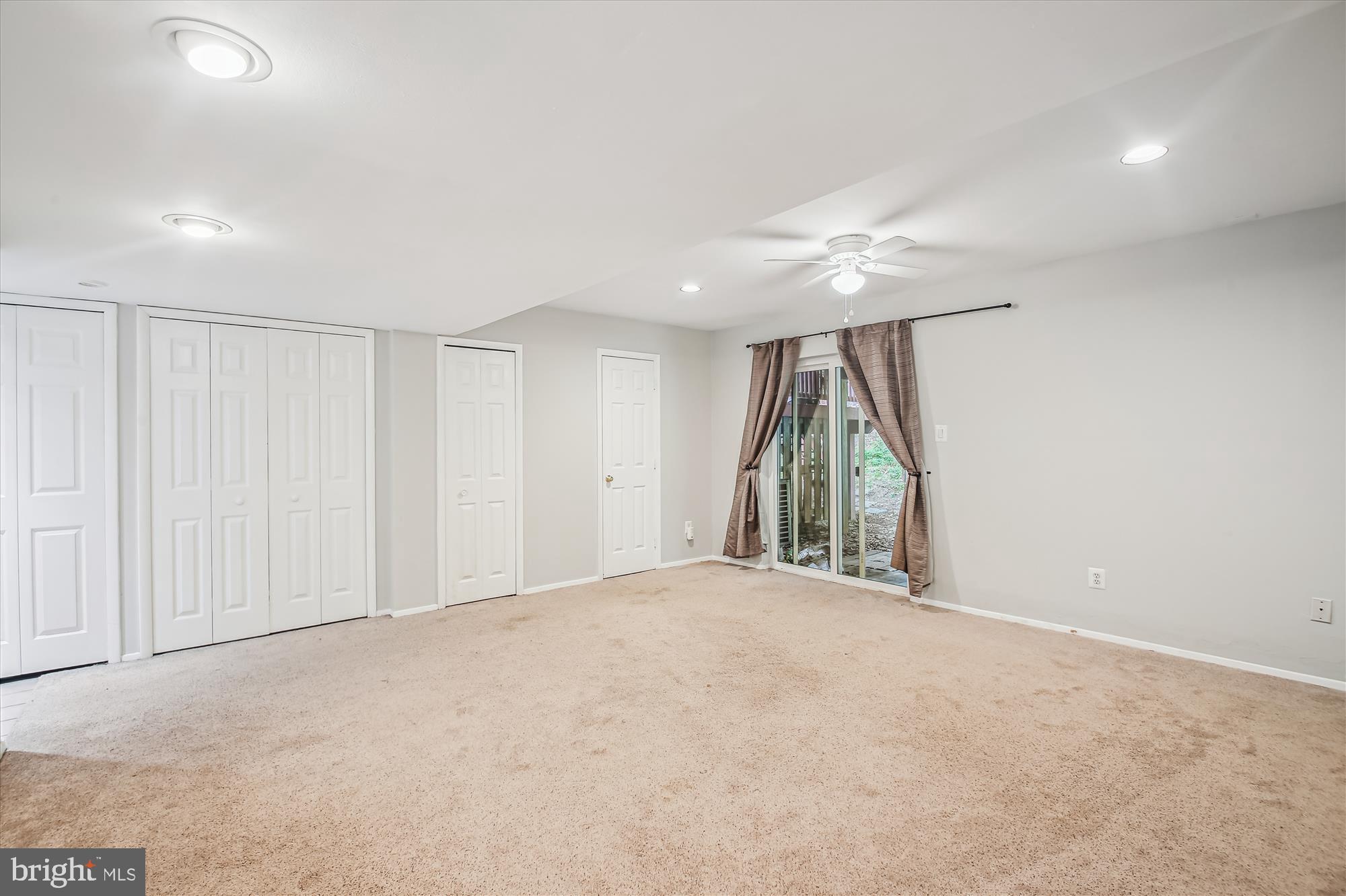 WOODLAND VILLAGE - Residential