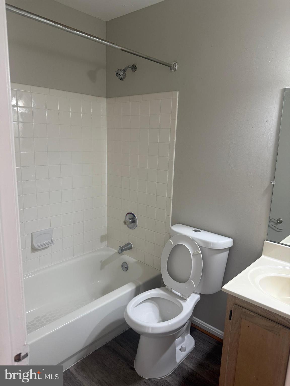 APPLEGATE CONDO - Residential