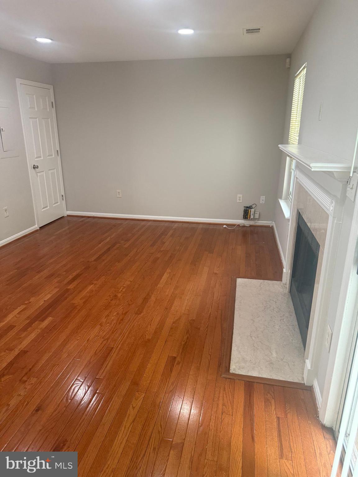 APPLEGATE CONDO - Residential