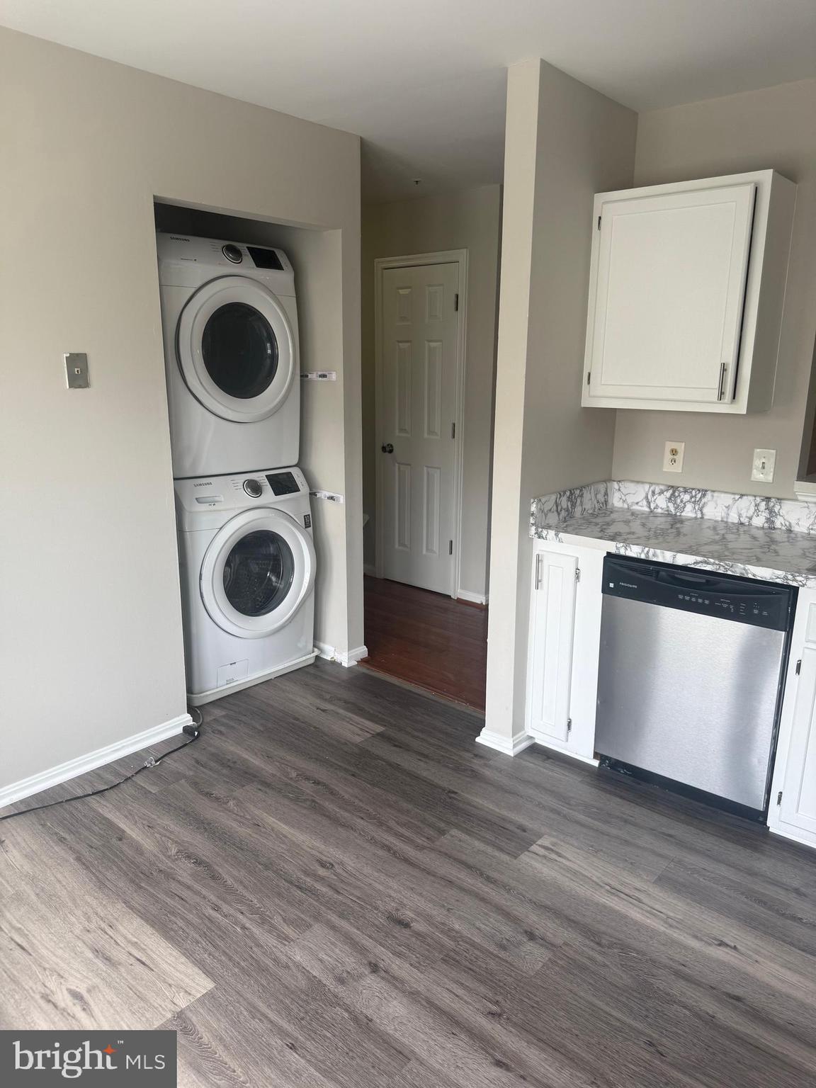 APPLEGATE CONDO - Residential