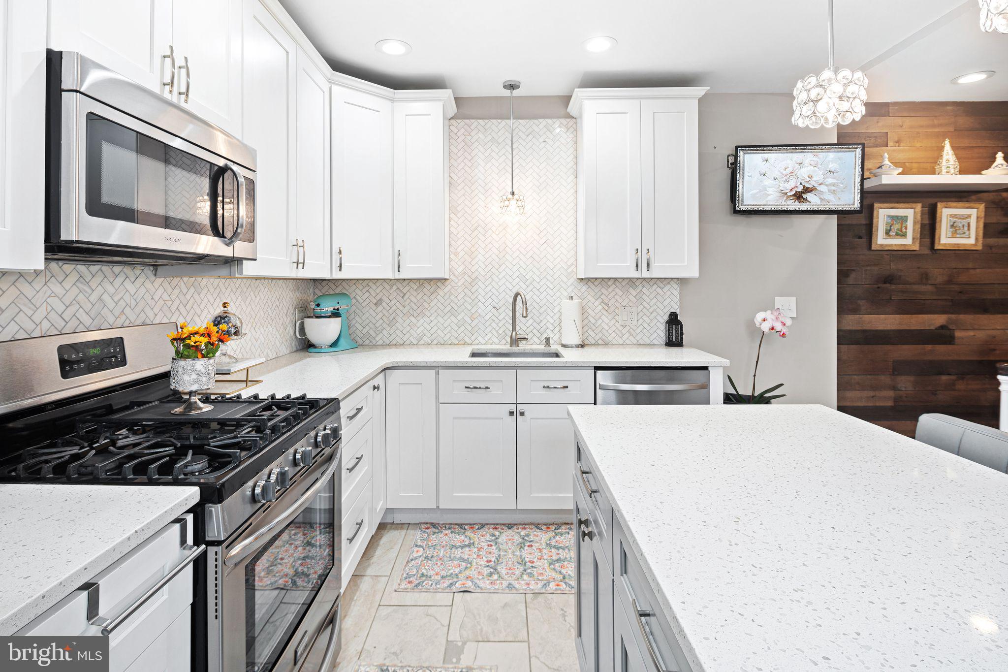 GIRARD ESTATES - Residential