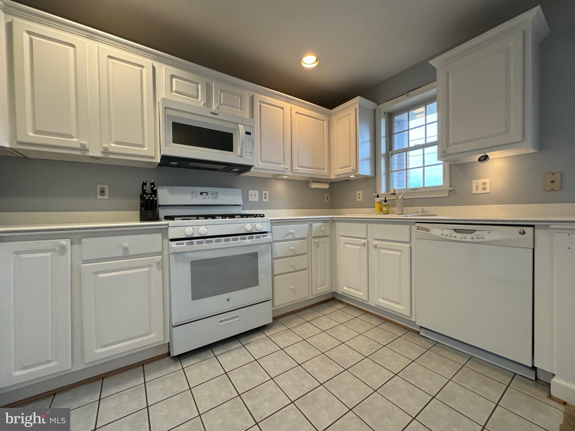 FALLS STATION - Residential Lease