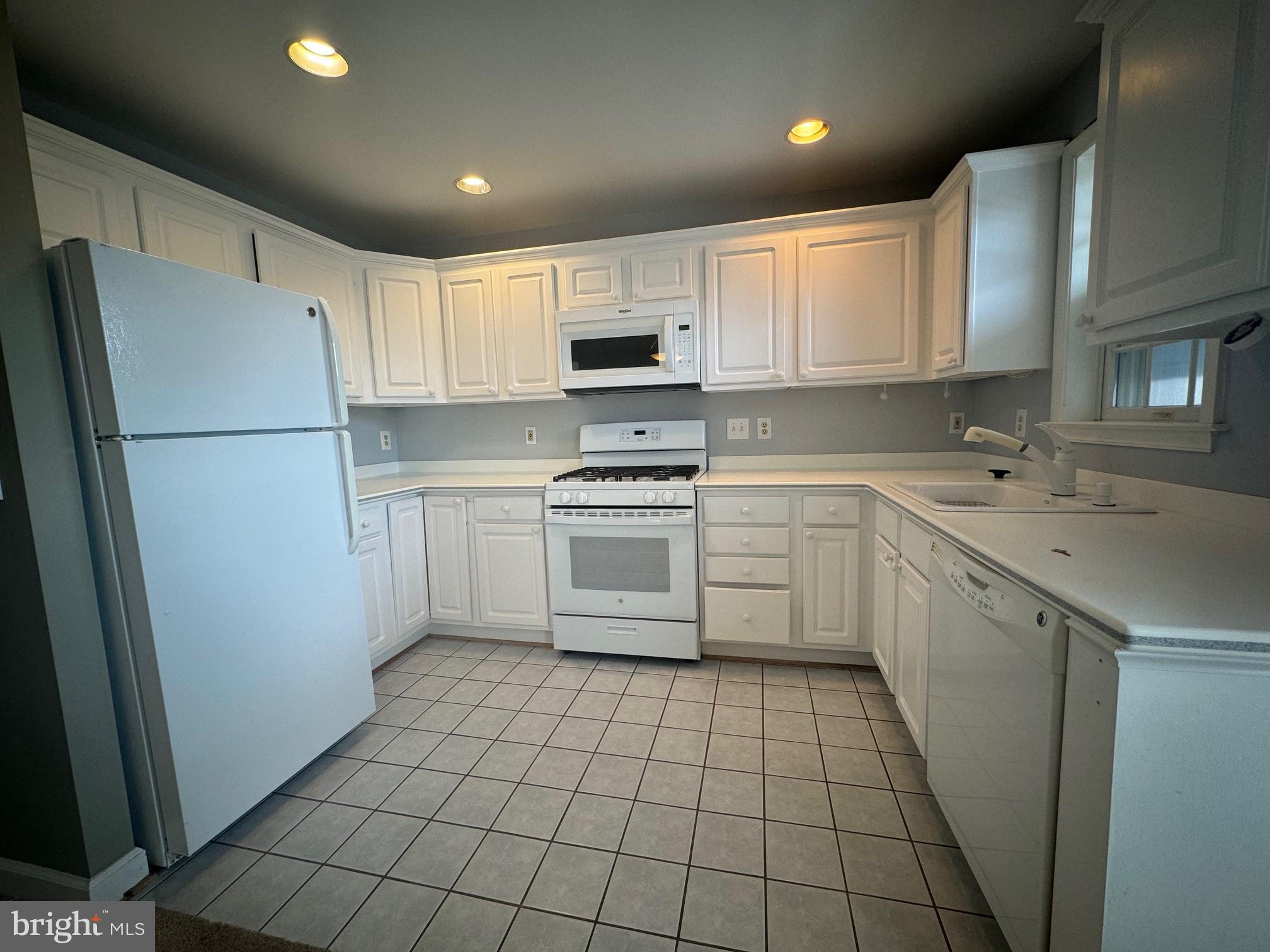 6924 FAIRFAX DRIVE 330