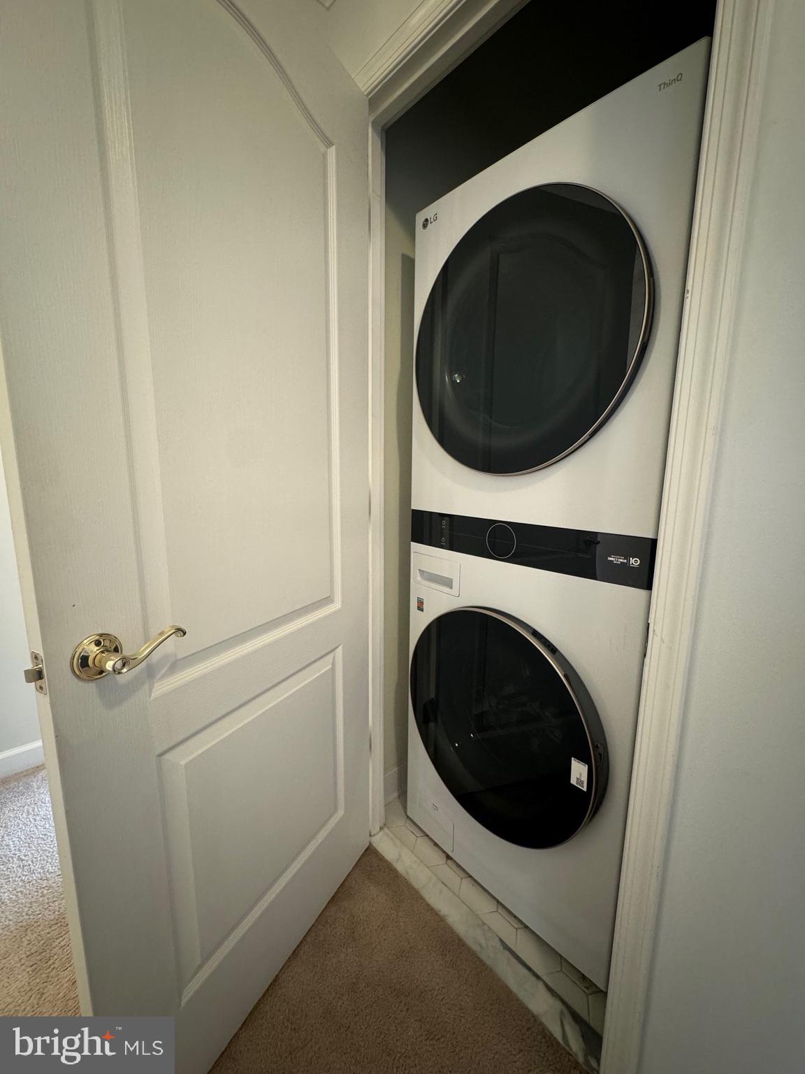 FALLS STATION - Residential Lease