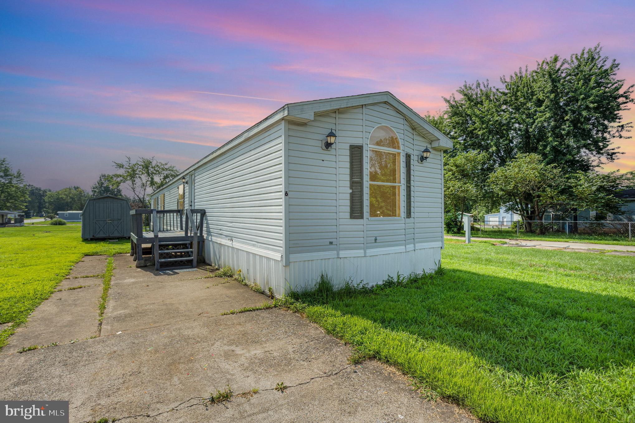 Tucked away in the Pine Manor community, this charming 3-bedroom, 2-bathroom home offers cozy living with smart space across 1,064 sq ft. Enjoy a functional layout, comfortable bedrooms, and a welcoming vibe that makes it easy to feel right at home. Whether you're just starting out or looking to downsize, this move-in ready gem is packed with potential.
Affordable, adorable, and waiting for you!
Middletown, PA – Convenient location close to shops, dining, and major routes.
Ready to take a look? Let’s schedule your private tour today!