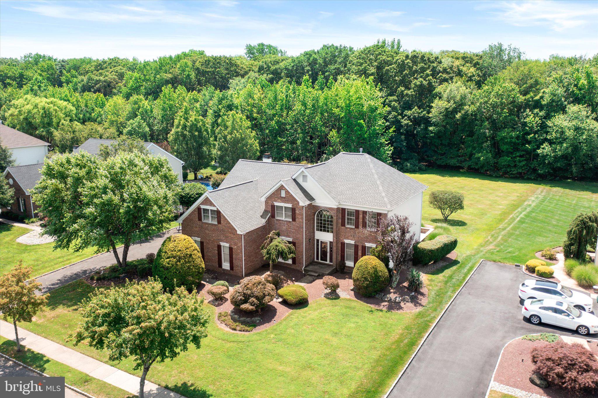 28 PICKERING DRIVE
