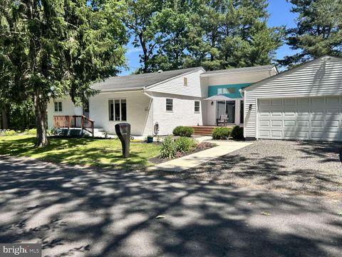 Photo of 836 Spruce Lane, WILLIAMSTOWN, NJ 08094 (MLS # NJGL2075082)