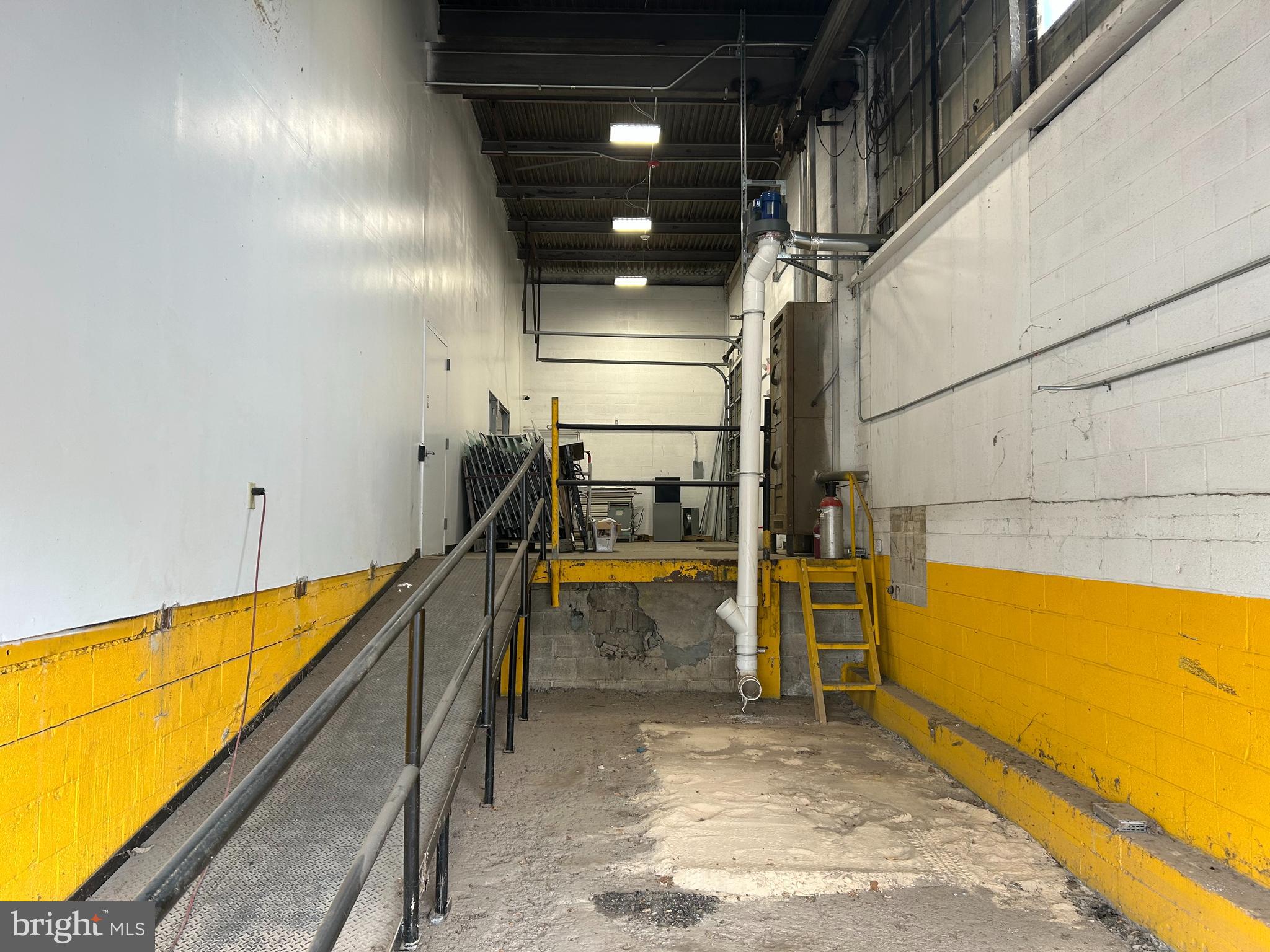 800 INDUSTRIAL HIGHWAY