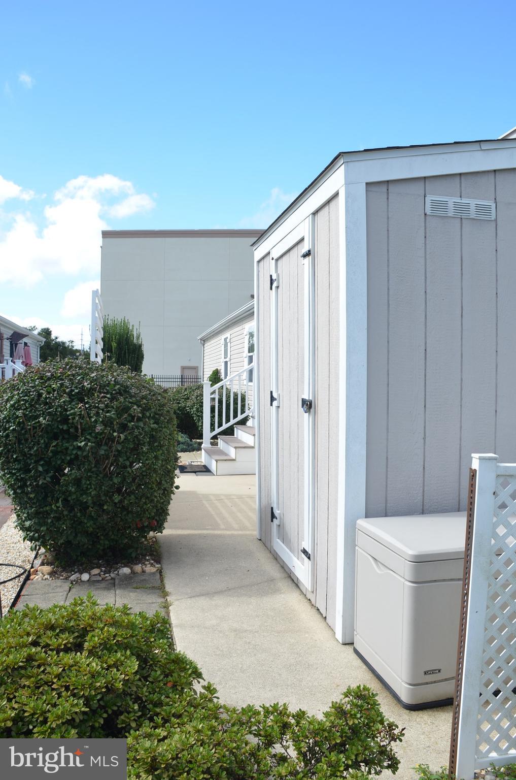 COLONIAL EAST MHP - Residential