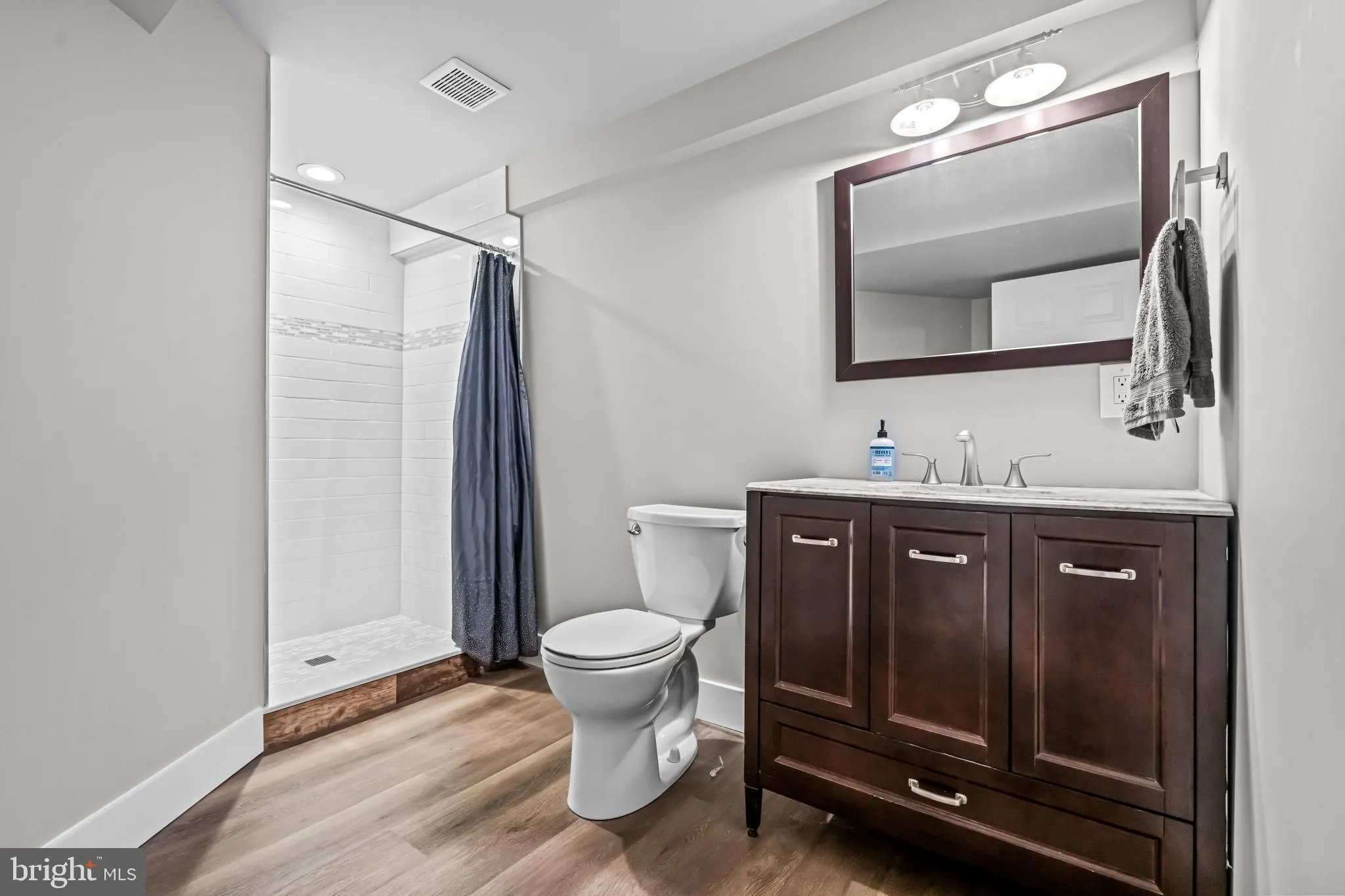 Wayne, Pennsylvania 19087, United States, 5 Bedrooms Bedrooms, ,6 BathroomsBathrooms,Residential,Active,138633