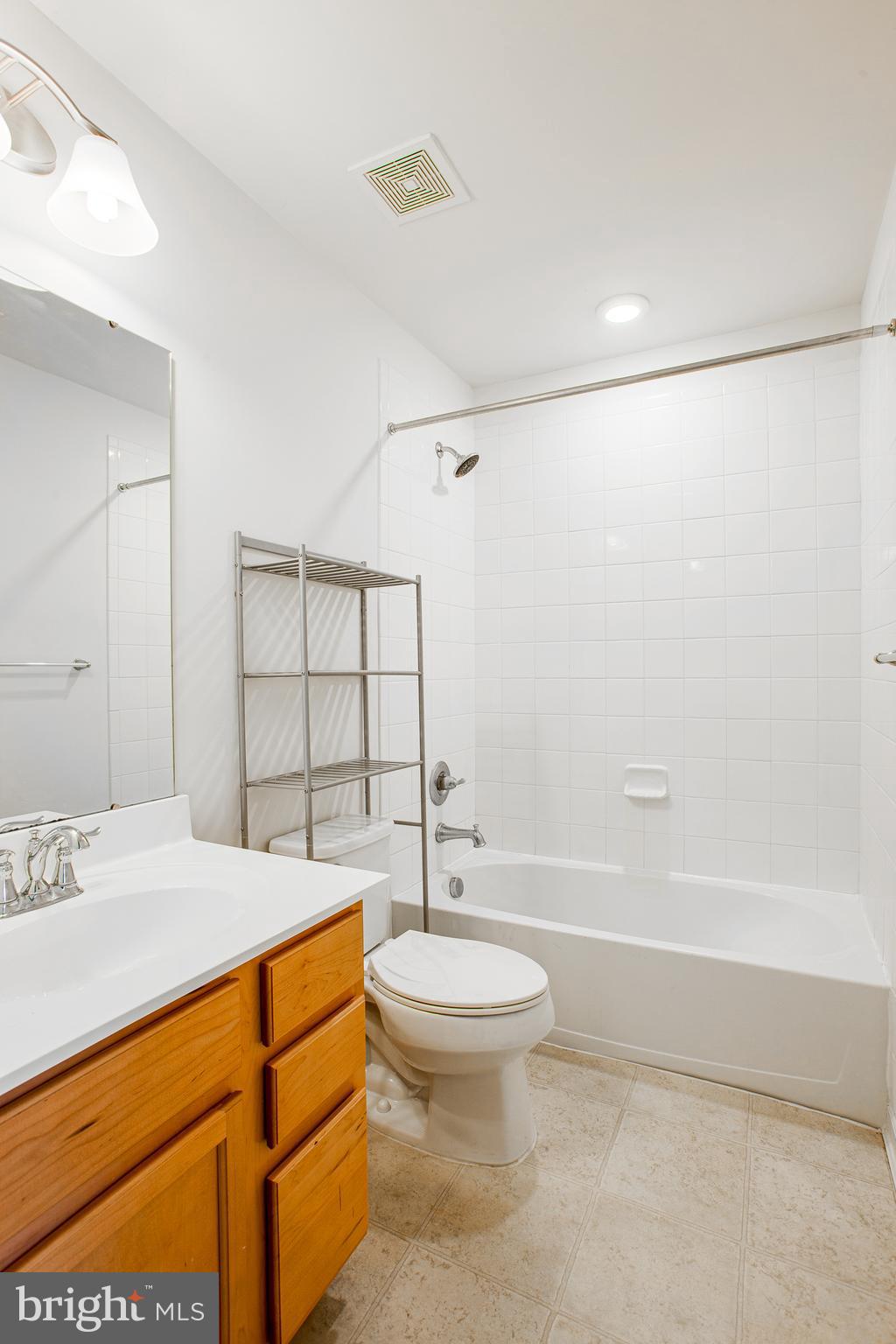 ANDALE GREEN - Residential Lease