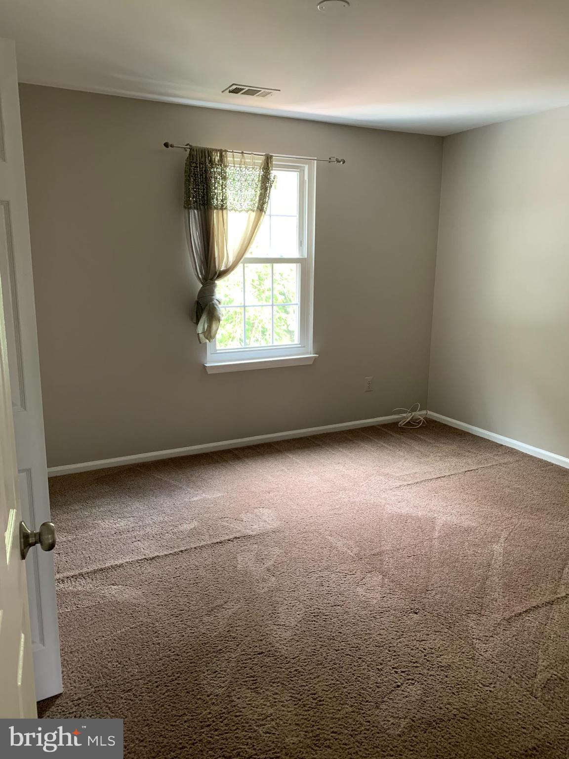 LONDON TOWN WEST - Residential Lease