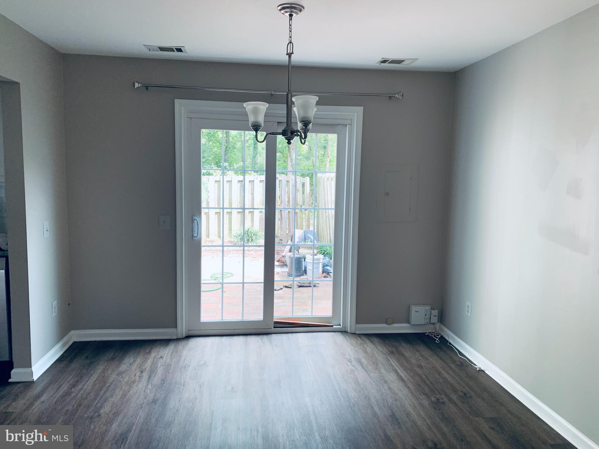 LONDON TOWN WEST - Residential Lease