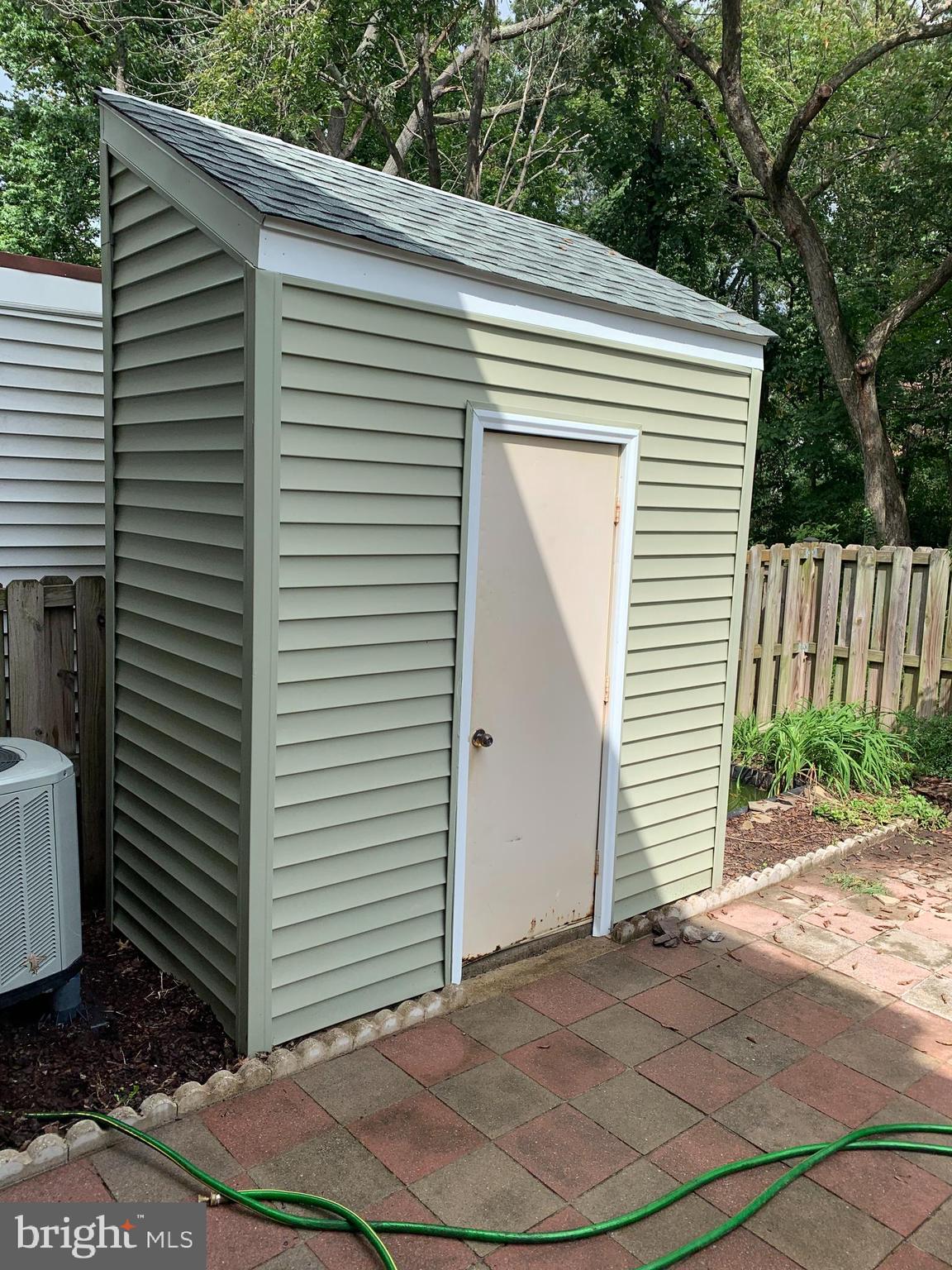 LONDON TOWN WEST - Residential Lease