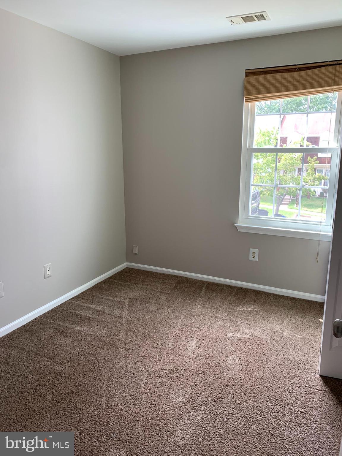 LONDON TOWN WEST - Residential Lease