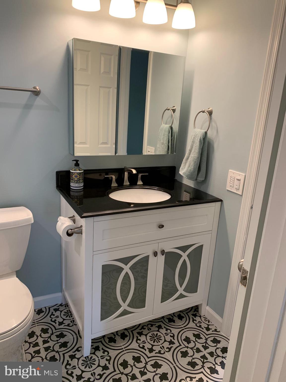 LONDON TOWN WEST - Residential Lease