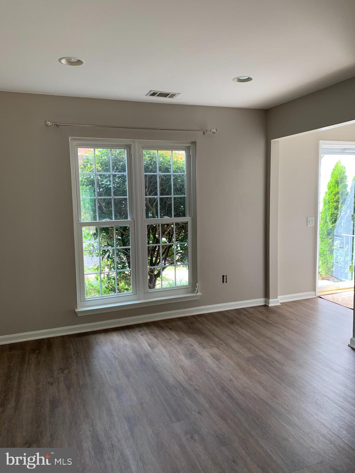 LONDON TOWN WEST - Residential Lease