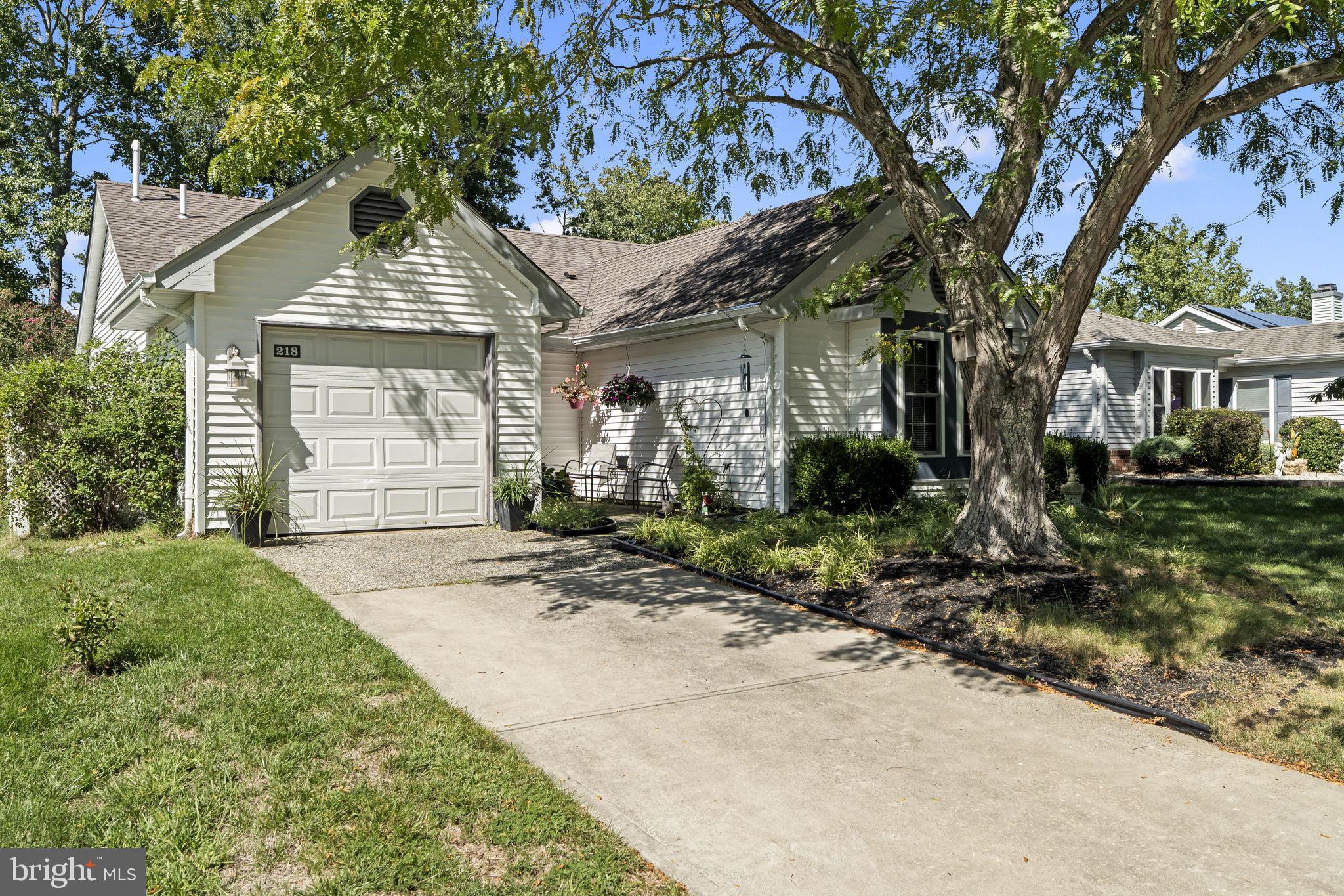 218 LANTERN PLACE