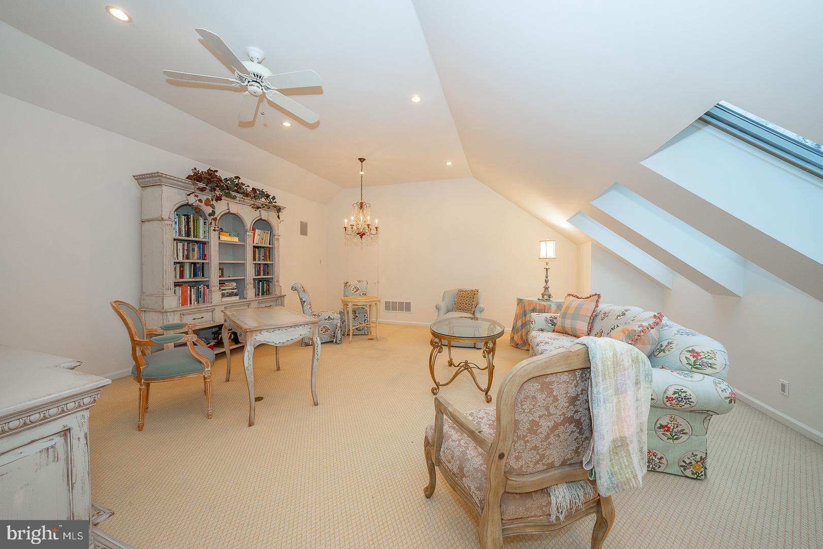 STURBRIDGE - Residential