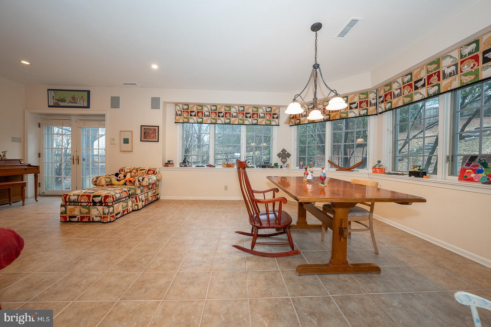 STURBRIDGE - Residential